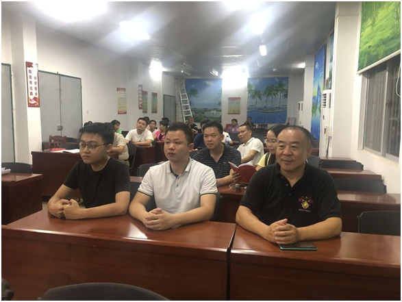 市金控公司組織觀看144期《脫貧致富電視夜?！饭?jié)目